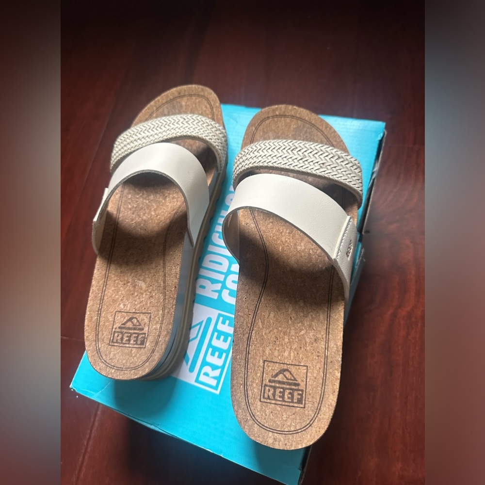 Reef Cushion Vista Hi Platform Sandals Size 9